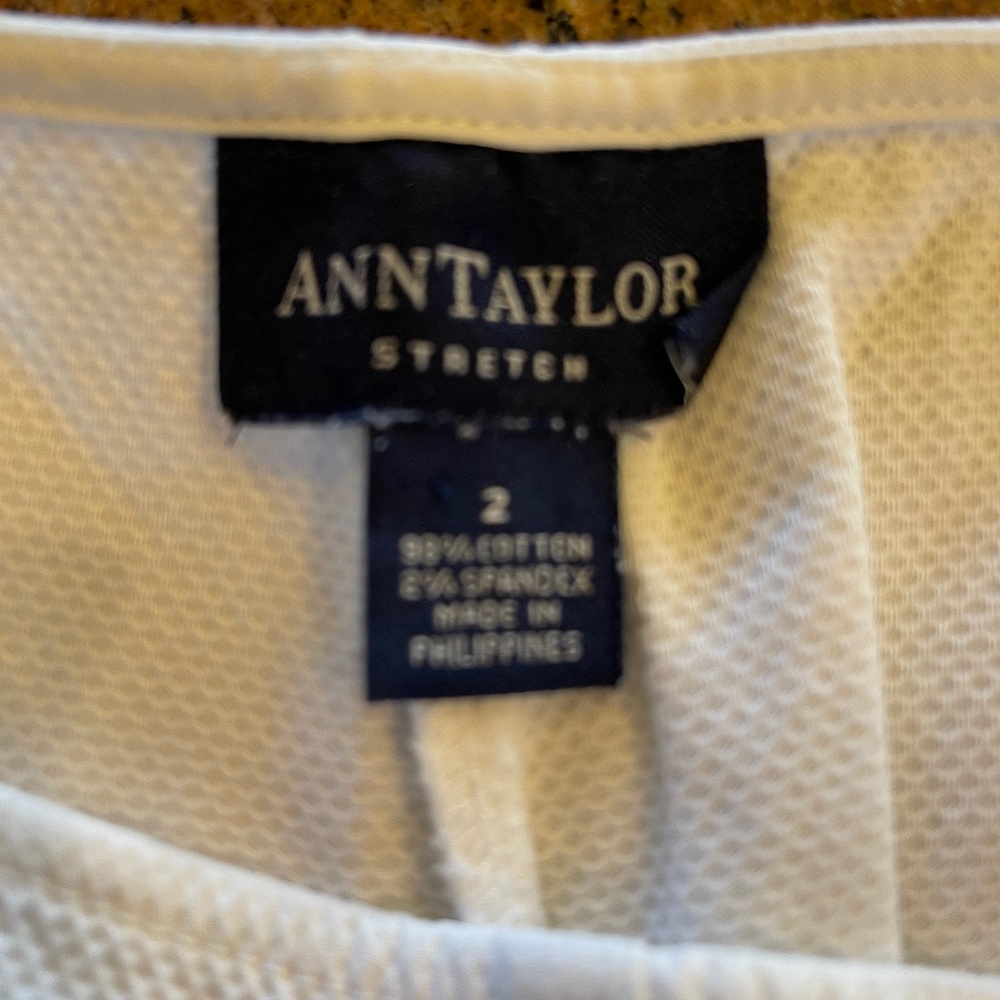Ann Taylor White Stretch Waffle Weave, Honeycomb Straight Leg Pants Size 2 - Picture 6 of 7